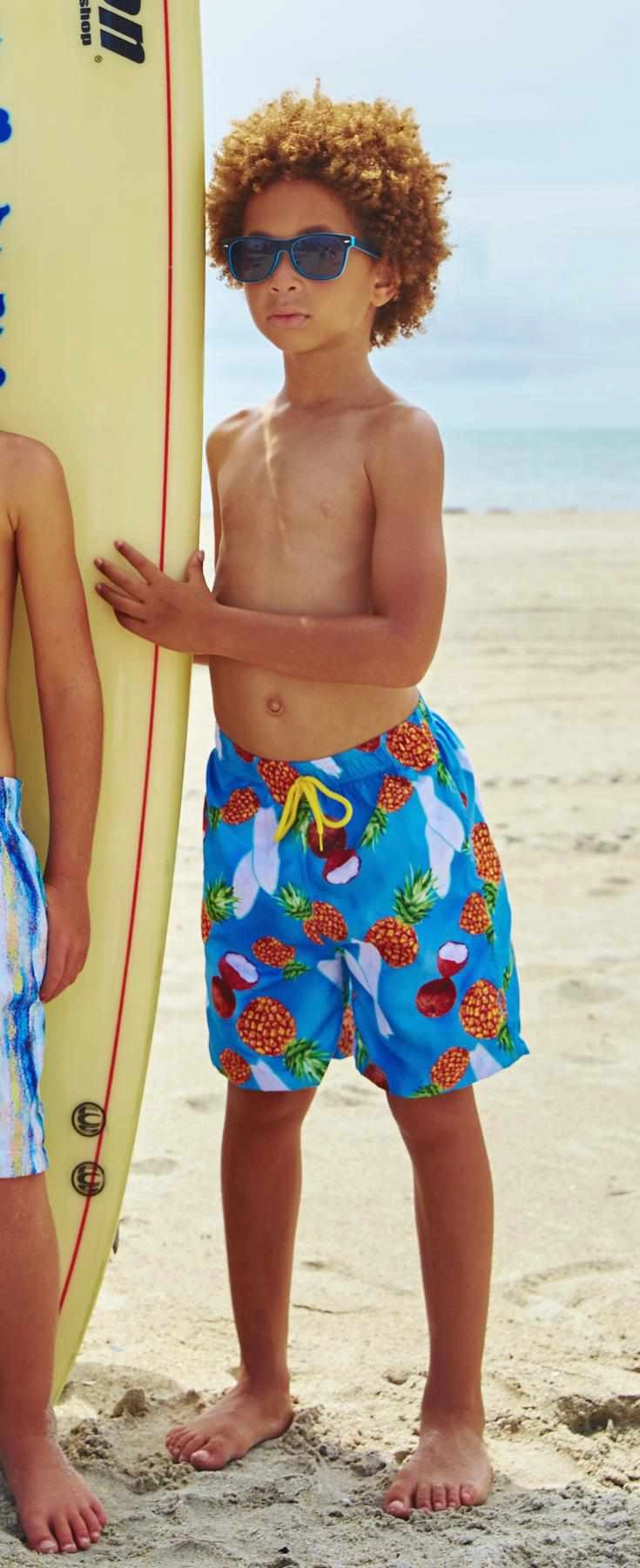 Shorts de bain garçons : Vagues d'été, plongeon de style, confort assuré. Le bonheur aquatique à portée de main!